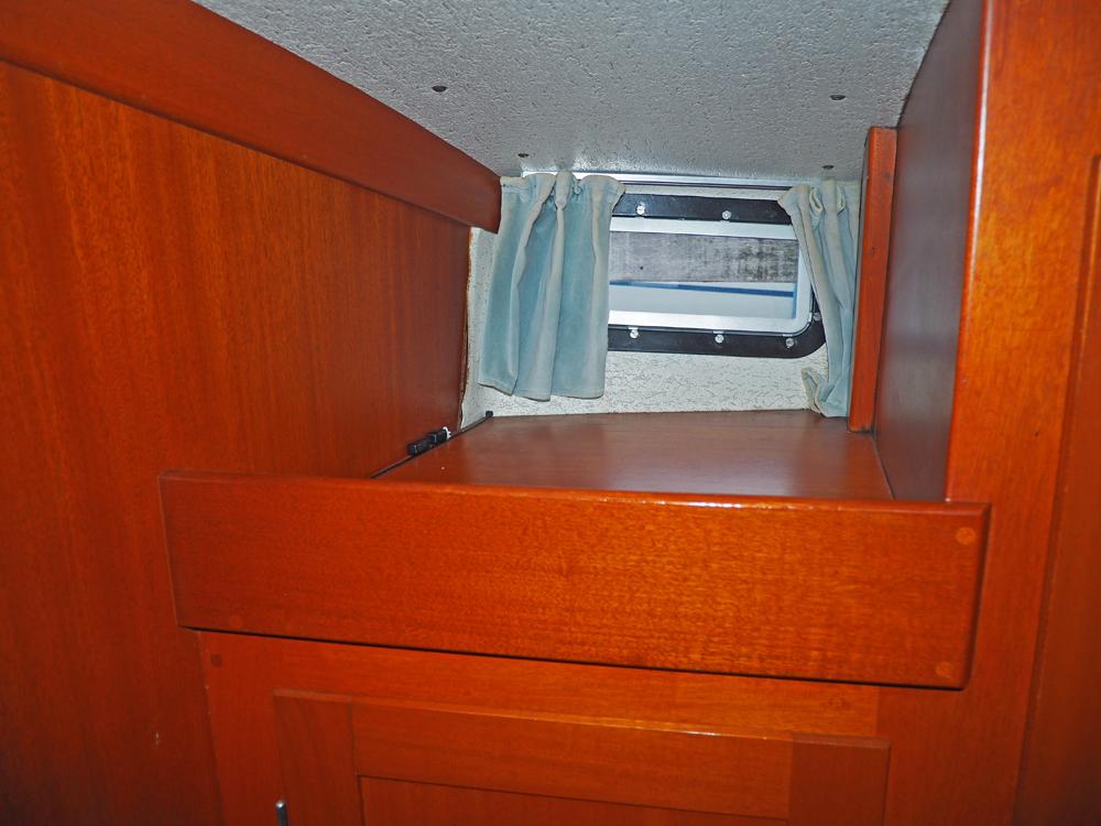 Cabin en avant, H&eacute;bergements